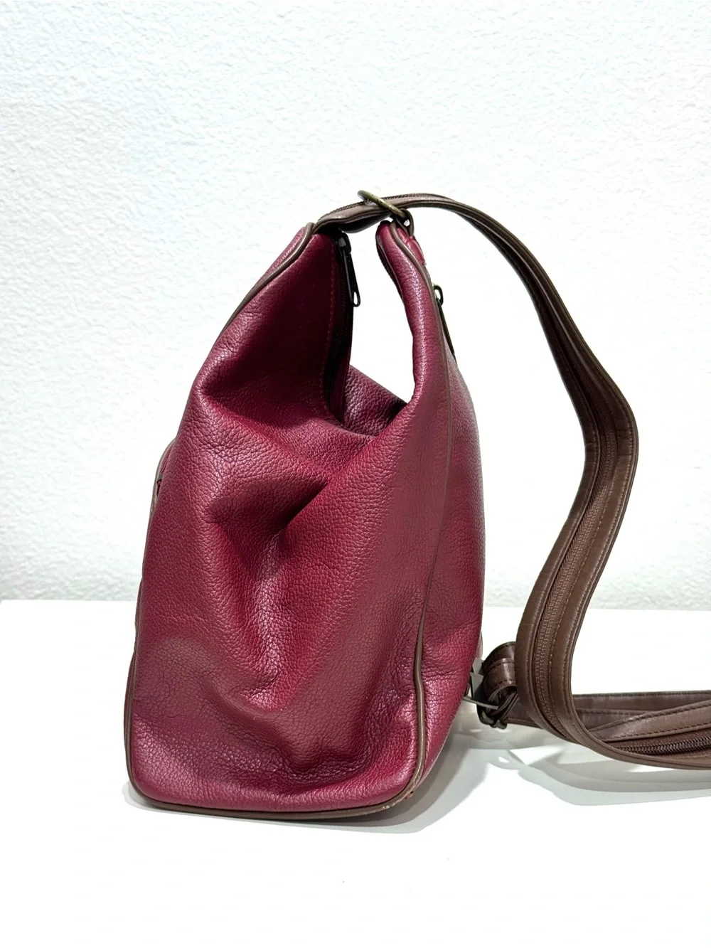Vintage 90s Y2K Albero red pebbled leather  convertible backpack sling bag